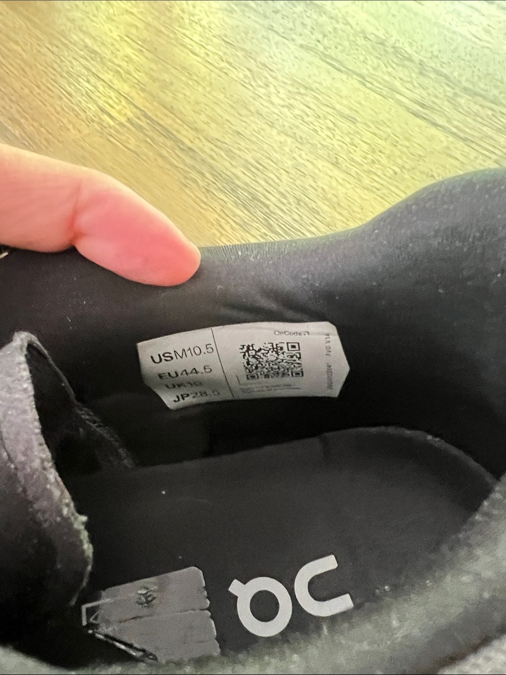 Men’s On Running Cloudmonster — Black Upper with Light Green Midsole size 10.5 - Picture 8 of 8